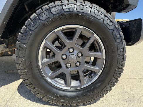 Used 2020 Jeep Gladiator Overland w/ Uconnect 4C Nav & Sound Group image 10