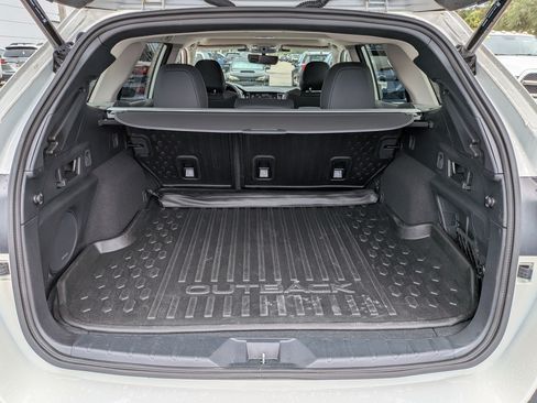 Certified 2025 Subaru Outback Onyx Edition AWD/4WD image 13