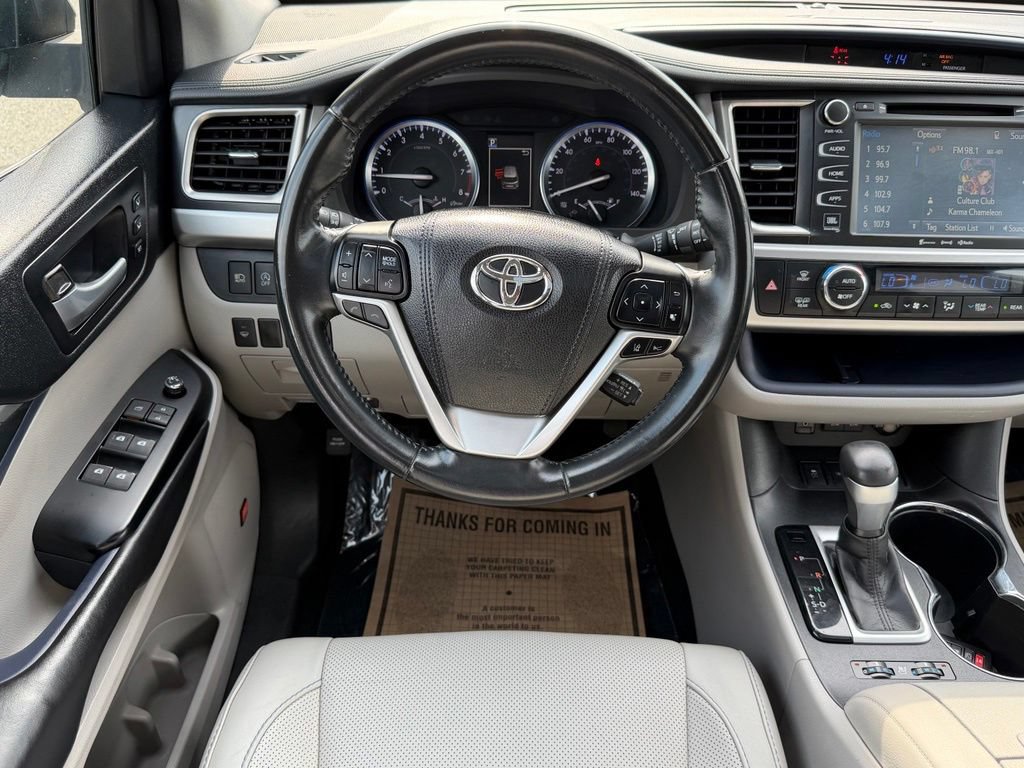 Used 2017 Toyota Highlander Limited AWD/4WD image 28