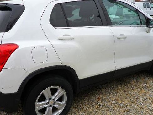 Used 2016 Chevrolet Trax LT w/ LT Convenience Package image 7