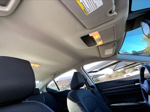 Used 2025 Nissan Altima 2.5 SV image 14