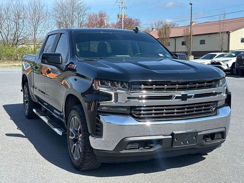 Used 2021 Chevrolet Silverado 1500 LT w/ Z71 Off-Road Package image 2