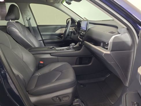 Used 2025 Toyota Grand Highlander Platinum image 23