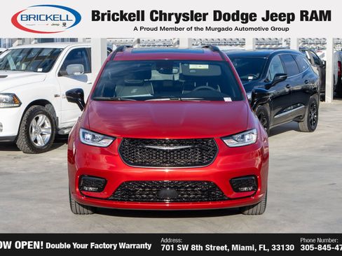 New 2026 Chrysler Pacifica Limited w/ S Appearance Package image 2