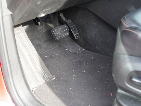 Used 2020 Chevrolet Traverse LT w/ LT Premium Package image 35