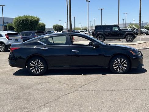 Used 2024 Nissan Altima 2.5 SV FWD image 6
