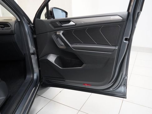 Used 2022 Volkswagen Tiguan SE image 30