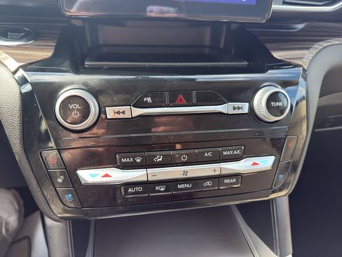 Used 2023 Ford Explorer Limited image 29