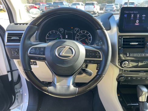 Used 2023 Lexus GX 460 Premium w/ Premium Package image 16