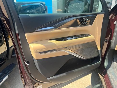 Certified 2025 Cadillac Escalade IQ Sport 2 AWD/4WD image 7