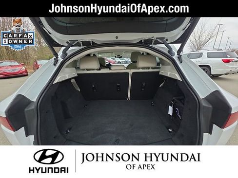 Used 2020 Jaguar E-PACE SE image 23