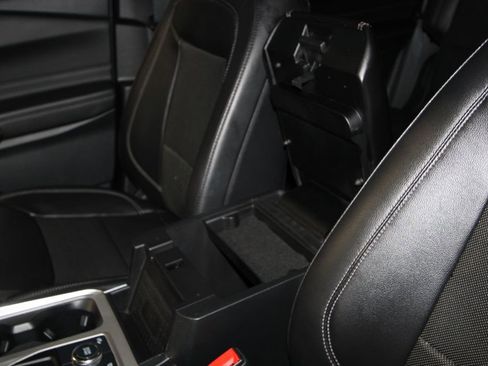 Used 2023 Ford Explorer Limited w/ Limited Technology Package image 25