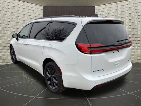 New 2026 Chrysler Pacifica Select w/ S Appearance Package AWD/4WD image 6