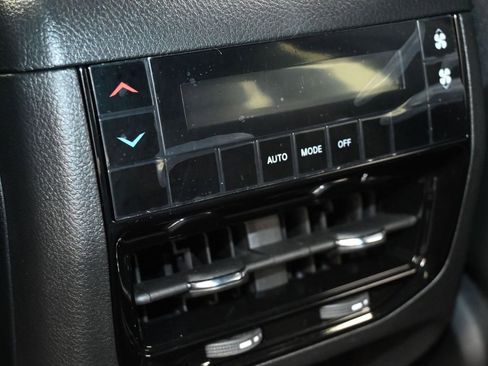 Used 2024 Jeep Grand Cherokee L Laredo image 32