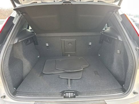 Certified 2025 Volvo XC40 B5 Plus image 34