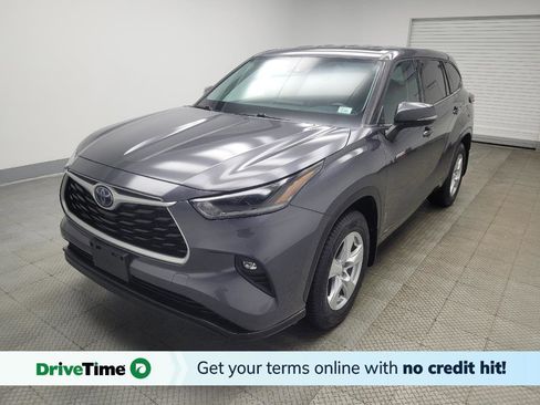 Used 2021 Toyota Highlander LE AWD/4WD image 1