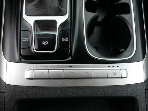 Certified 2022 Kia Carnival LX image 31