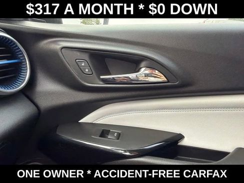 Used 2025 Chevrolet Trax LT FWD image 28