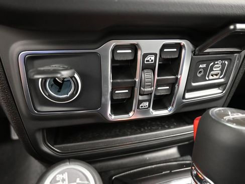 Used 2025 Jeep Gladiator Sport image 22