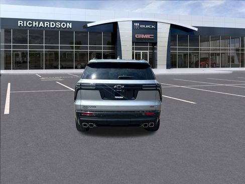 Used 2024 Chevrolet Traverse RS w/ LPO, Floor Liner Package FWD image 4