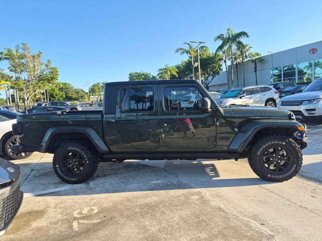 Used 2024 Jeep Gladiator Sport AWD/4WD image 4