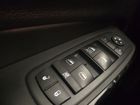 Used 2020 Jeep Cherokee Latitude Plus AWD/4WD image 24