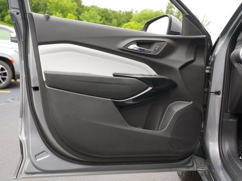 Used 2025 Chevrolet Trax LT w/ LT Convenience Package FWD image 14
