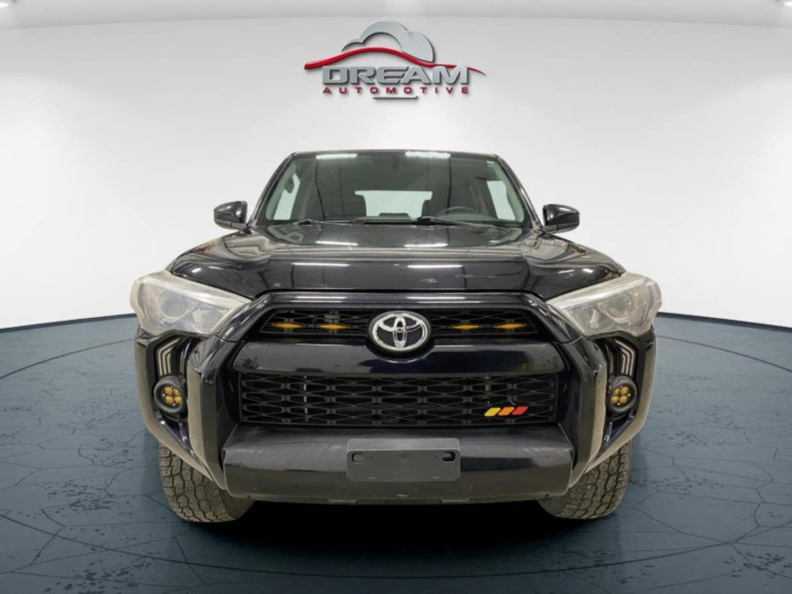 Used 2019 Toyota 4Runner SR5 AWD/4WD image 3
