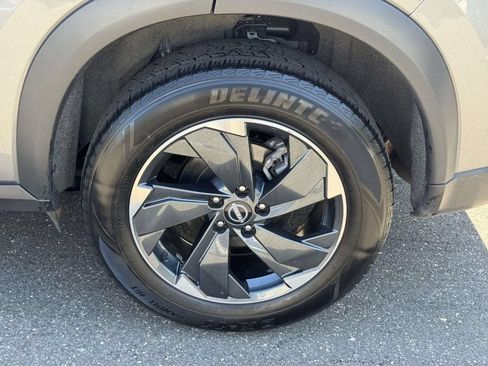 Used 2024 Nissan Rogue SV AWD/4WD image 11