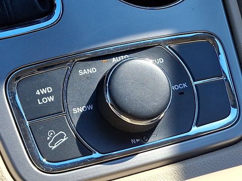 Used 2021 Jeep Grand Cherokee Limited w/ Luxury Group II AWD/4WD image 28
