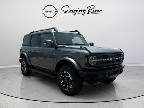 Used 2023 Ford Bronco Outer Banks AWD/4WD image 1