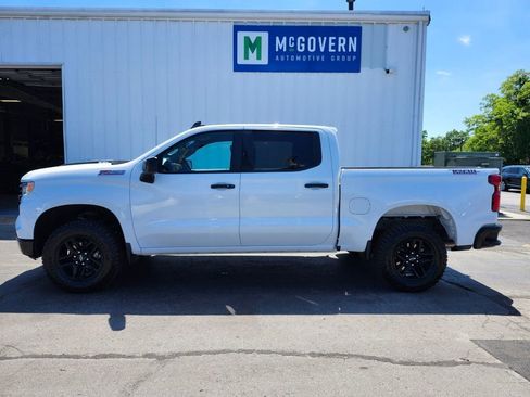 Used 2023 Chevrolet Silverado 1500 LT Trail Boss w/ Convenience Package II AWD/4WD image 2