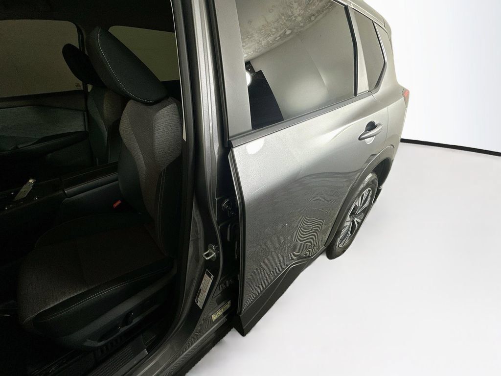 Used 2023 Nissan Rogue SV FWD image 12