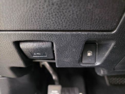 Used 2019 Toyota Highlander Plus AWD/4WD image 22