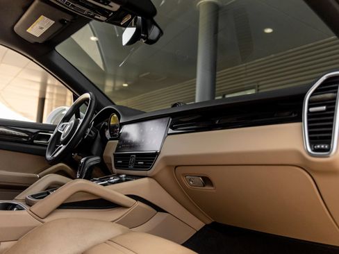 Certified 2023 Porsche Cayenne AWD/4WD image 48