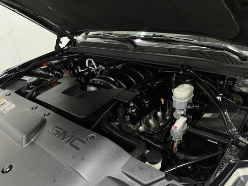 Used 2020 GMC Yukon Denali w/ Denali Premium Package image 29