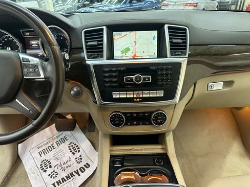 Used 2016 Mercedes-Benz GL 450 GL450 4MATIC w/ Premium I Package image 28