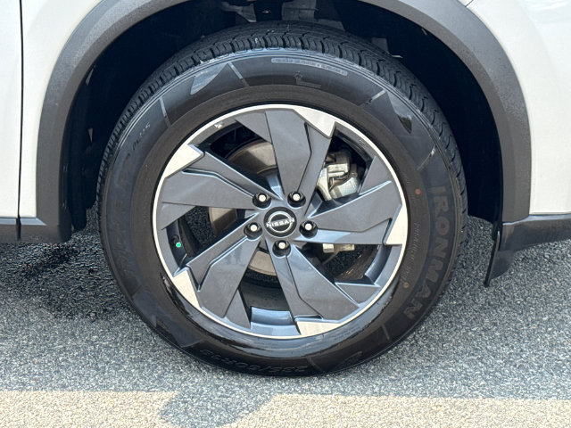 Used 2025 Nissan Rogue SV FWD image 12