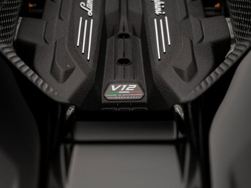 Used 2024 Lamborghini Revuelto AWD/4WD image 38