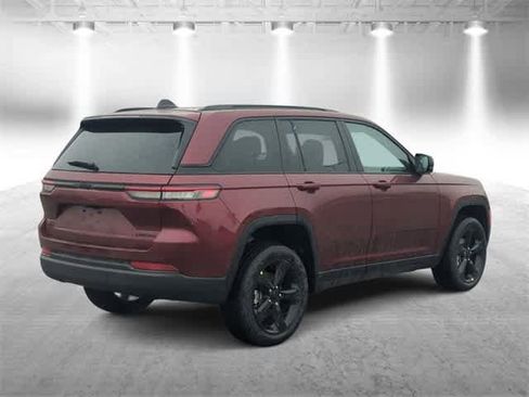 New 2025 Jeep Grand Cherokee Limited image 8