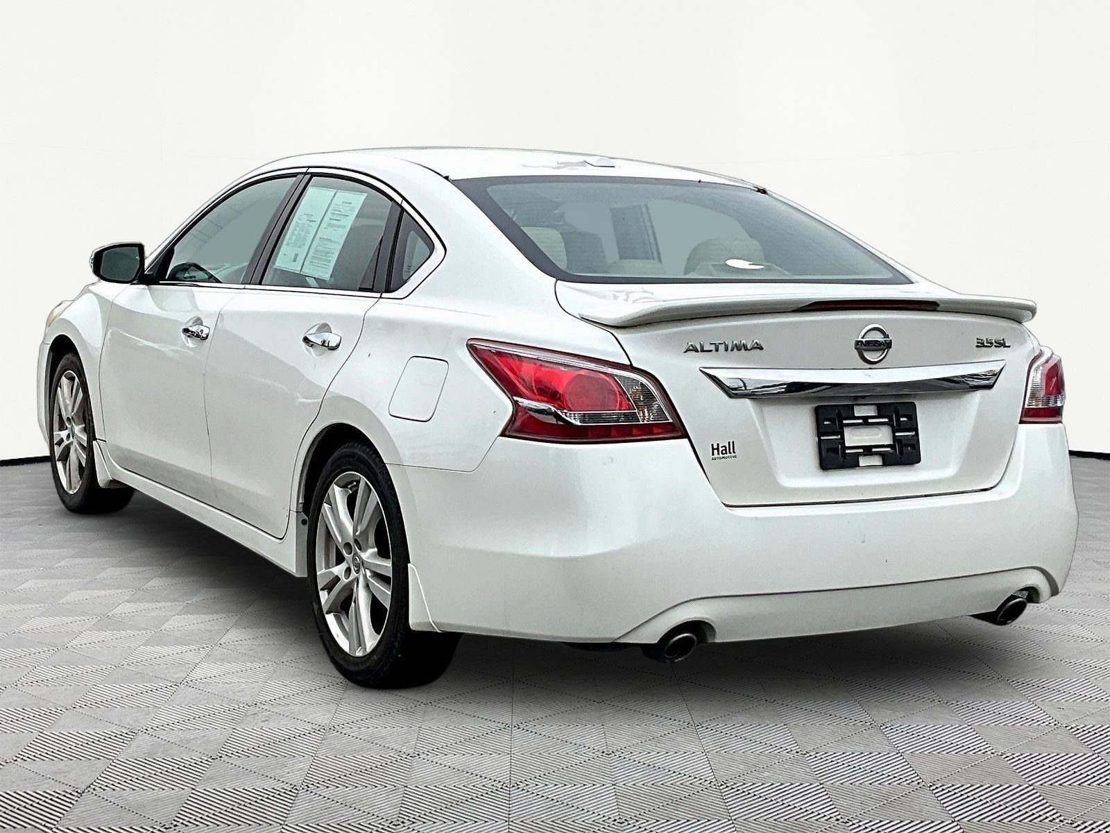 Used 2013 Nissan Altima 3.5 SL w/ Technology Pkg FWD image 4