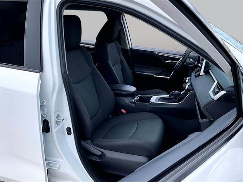 Used 2024 Toyota RAV4 XLE FWD image 8