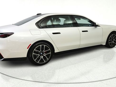Used 2023 BMW 740i RWD image 7