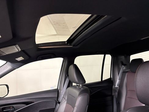 Used 2025 Honda Ridgeline Black Edition image 34