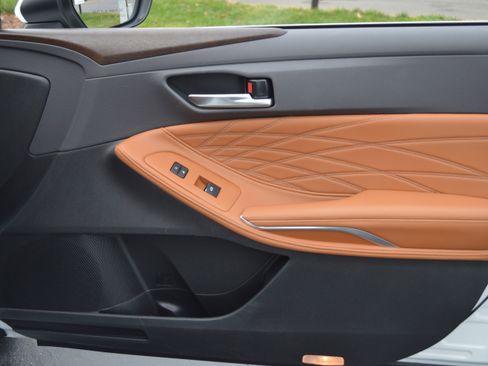 Used 2020 Toyota Avalon Limited w/ Advanced Safety Package image 36