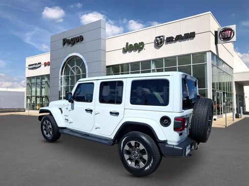 Used 2018 Jeep Wrangler Unlimited Sahara w/ Dual Top Group AWD/4WD image 3