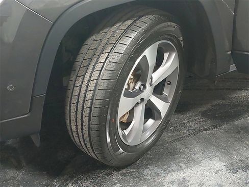 Used 2021 Jeep Cherokee Limited image 81