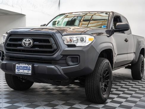 Used 2020 Toyota Tacoma SR AWD/4WD image 3