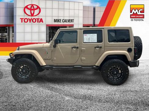 Used 2016 Jeep Wrangler Unlimited Sahara w/ Max Tow Package AWD/4WD image 2