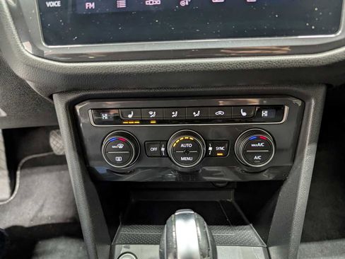 Used 2021 Volkswagen Tiguan SE image 26